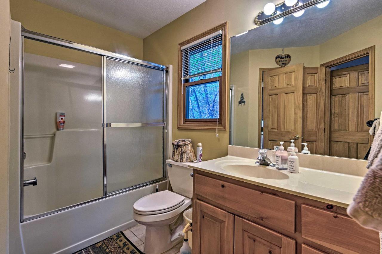 Spacious Maggie Valley Cabin With Hot Tub And Mtn View Exterior foto