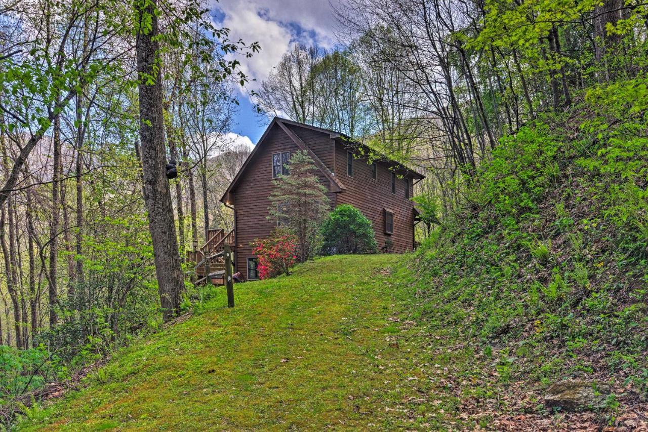Spacious Maggie Valley Cabin With Hot Tub And Mtn View Exterior foto